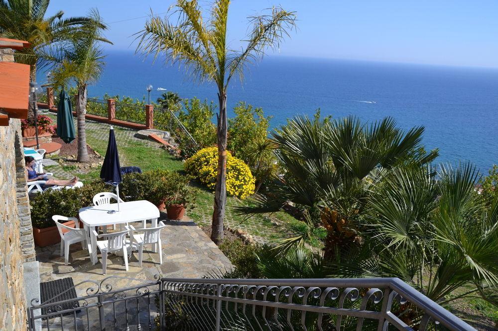 Le Terrazze Appartamenti Vacanze سانريمو المظهر الخارجي الصورة