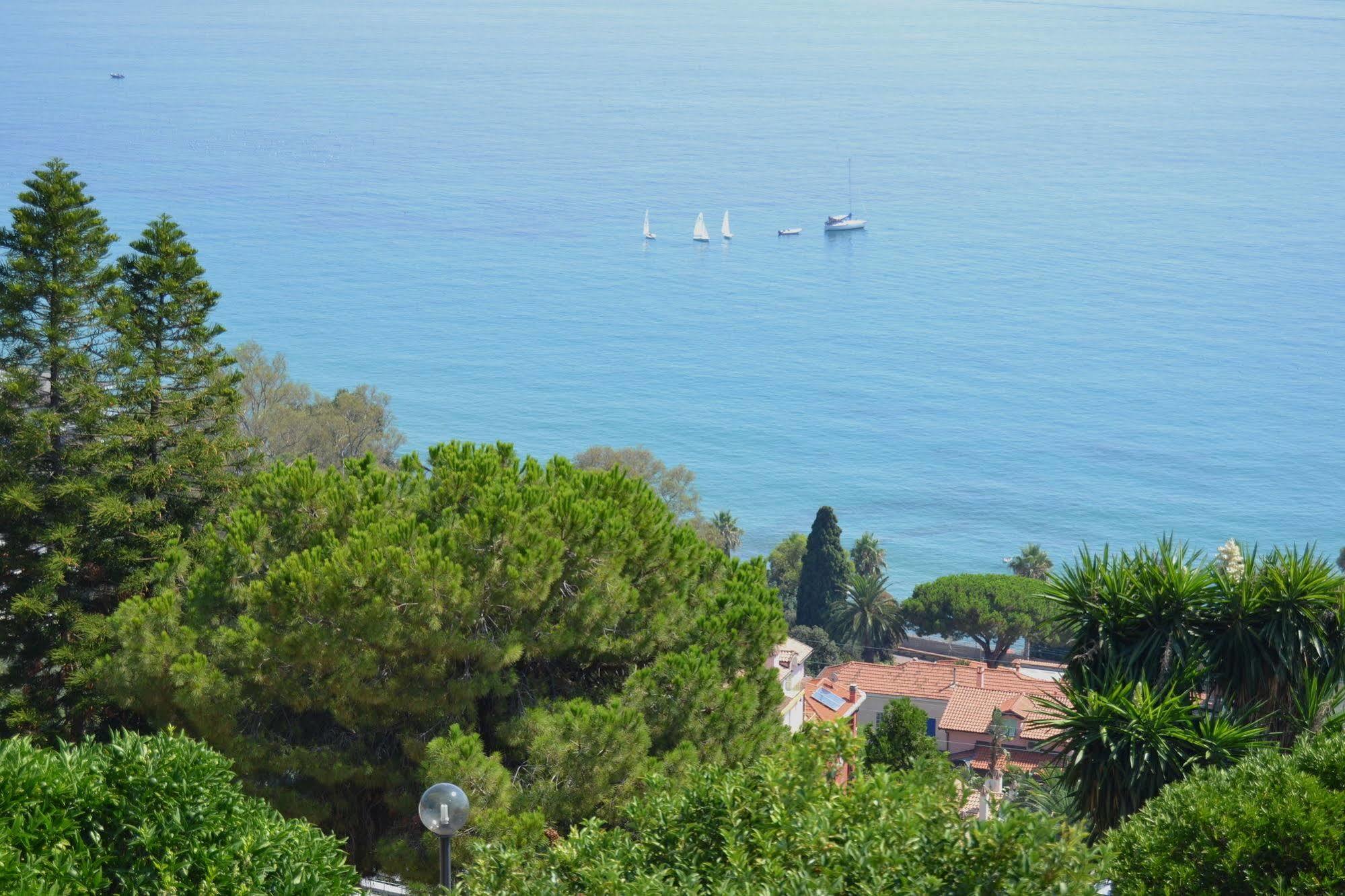 Le Terrazze Appartamenti Vacanze سانريمو المظهر الخارجي الصورة
