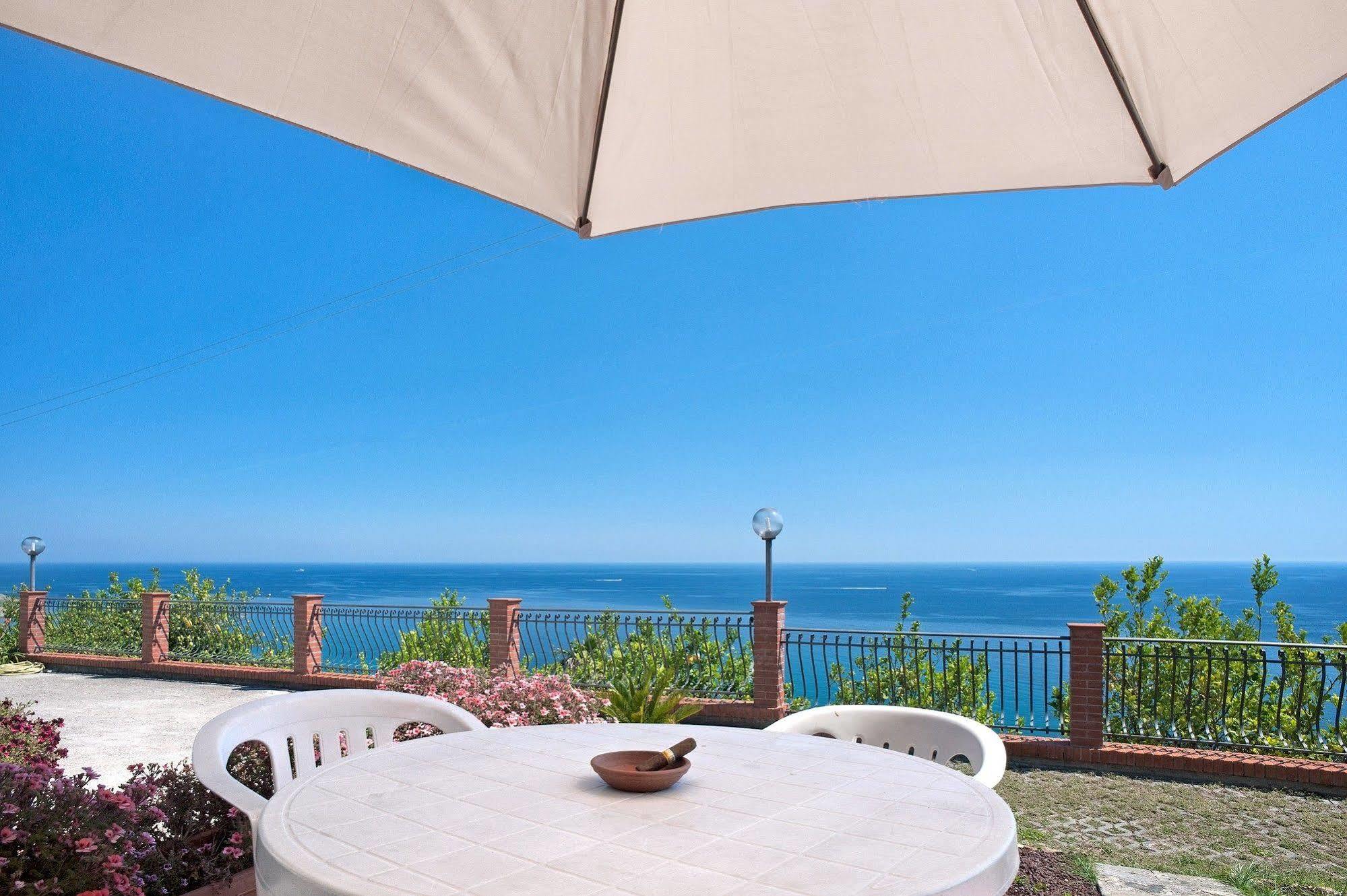 Le Terrazze Appartamenti Vacanze سانريمو المظهر الخارجي الصورة